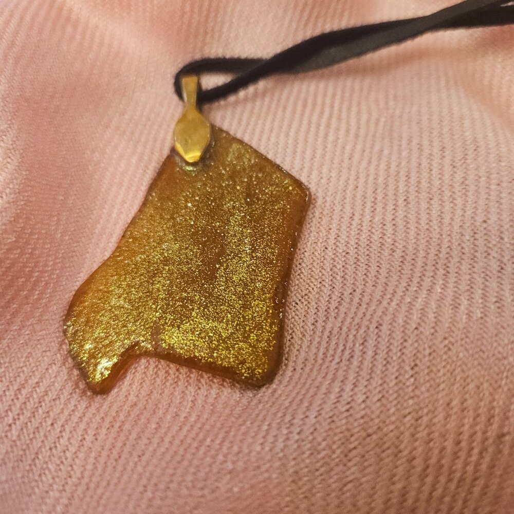GLASS PENDENT